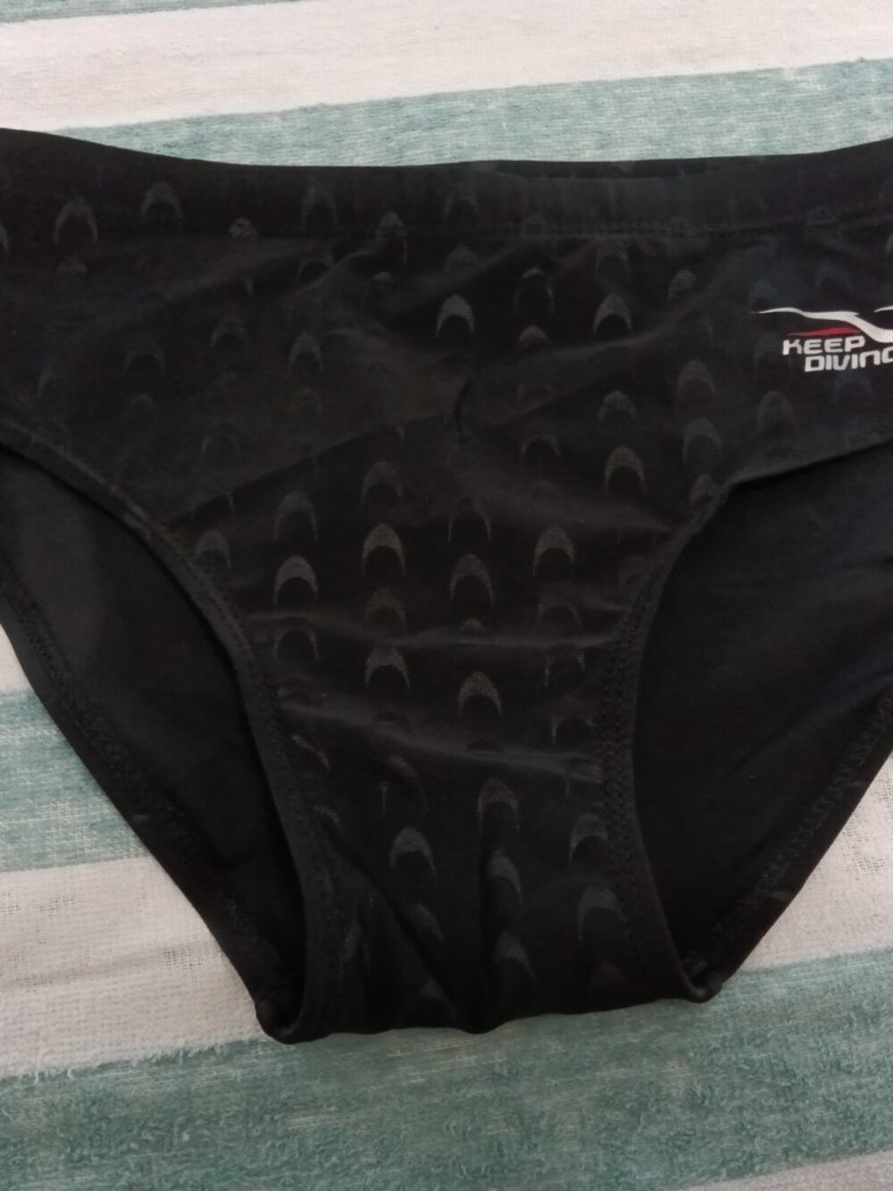 NWOT "KEEP DIVING" BLACK "SHARK" SWIM DIVING BRIEF, SIZE "S" (30")